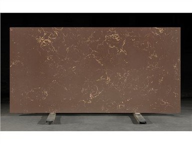 गोल्डन नसों के साथ ब्राउन मार्बल लुक क्वार्ट्ज स्टोन